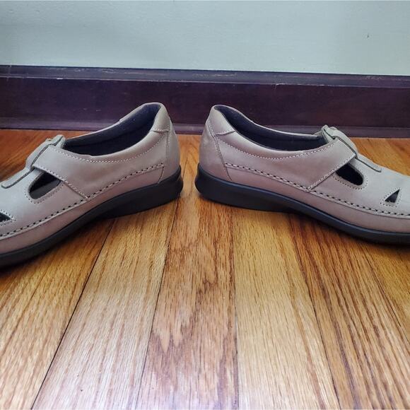 SAS beige cream women's shoes size 9.5 S flats loafers - Picture 7 of 10